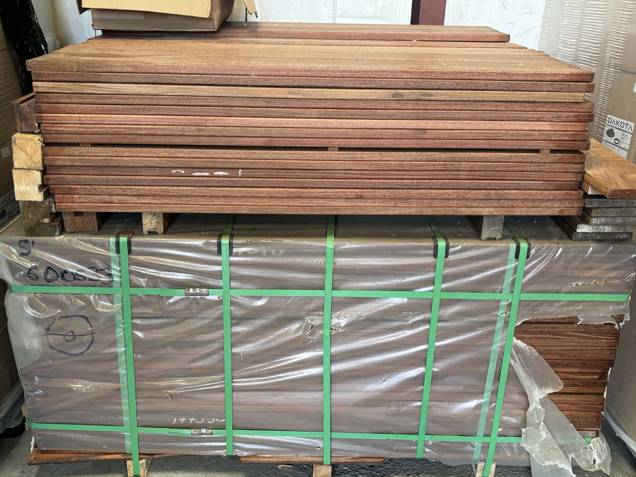 lot 76,31 m2 lame de terrasse cumaru rouge kd 1,85m (copie) Lot 20,06 m2 - Lame de terrasse CUMARU rouge KD 1,25m