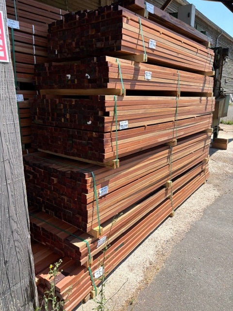 lots de lambourdes exotiques niové 40x60 mm 2ème choix Lots de lambourdes exotiques Niové 40x60 mm - 2ème choix